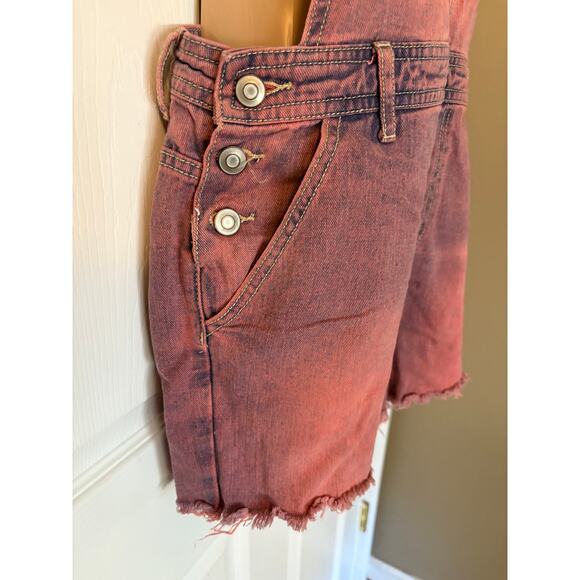 Forever 21 Classic Denim Overall Shorts In Distressed Red/Pink Wash SIZE 28 - Picture 3 of 9